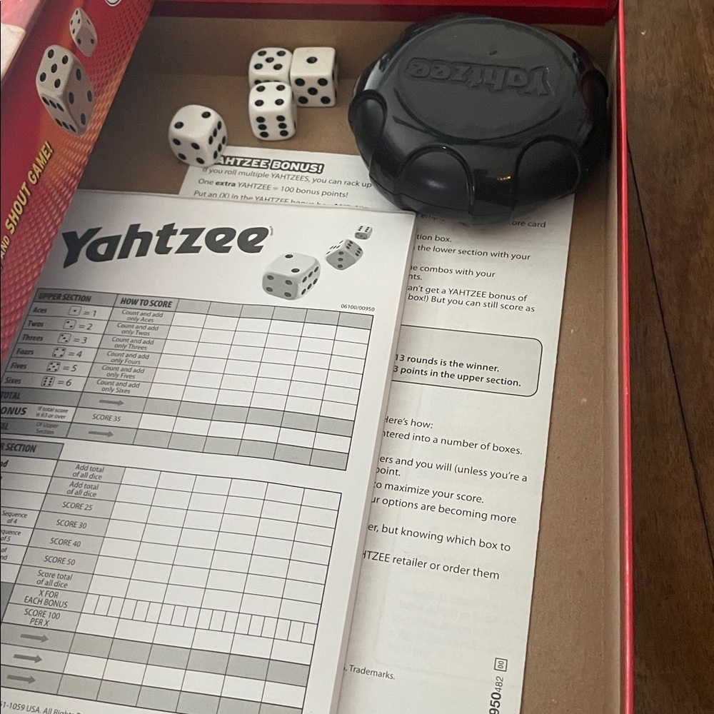Dice Game - Classic White - Picture 2 of 3